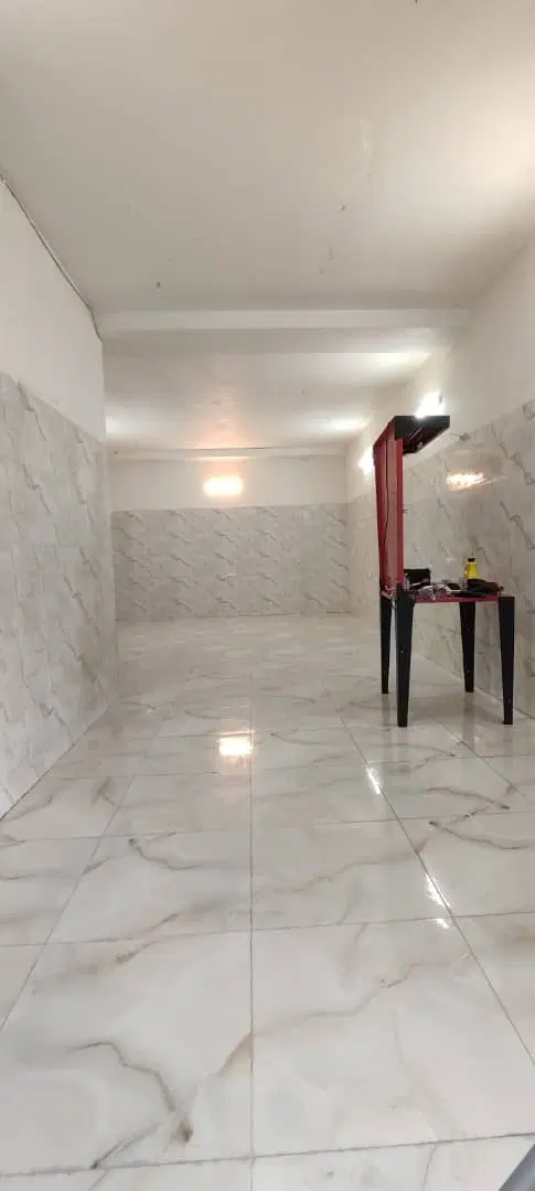 اجاره مغازه خیابان پیک بر اصلی دارای سرویس بهداشتی