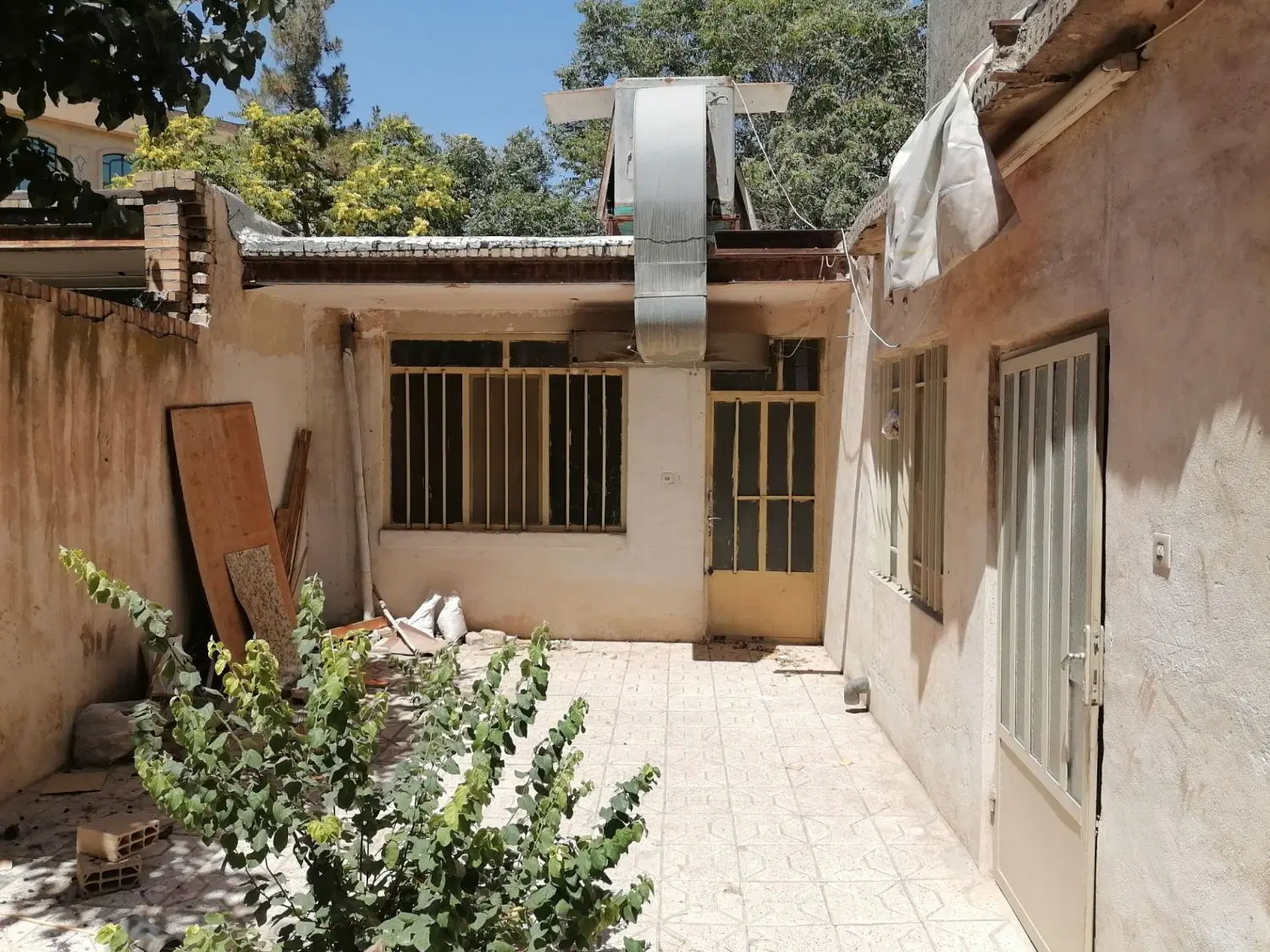 ویلایی خواجه ربیع با پروانه