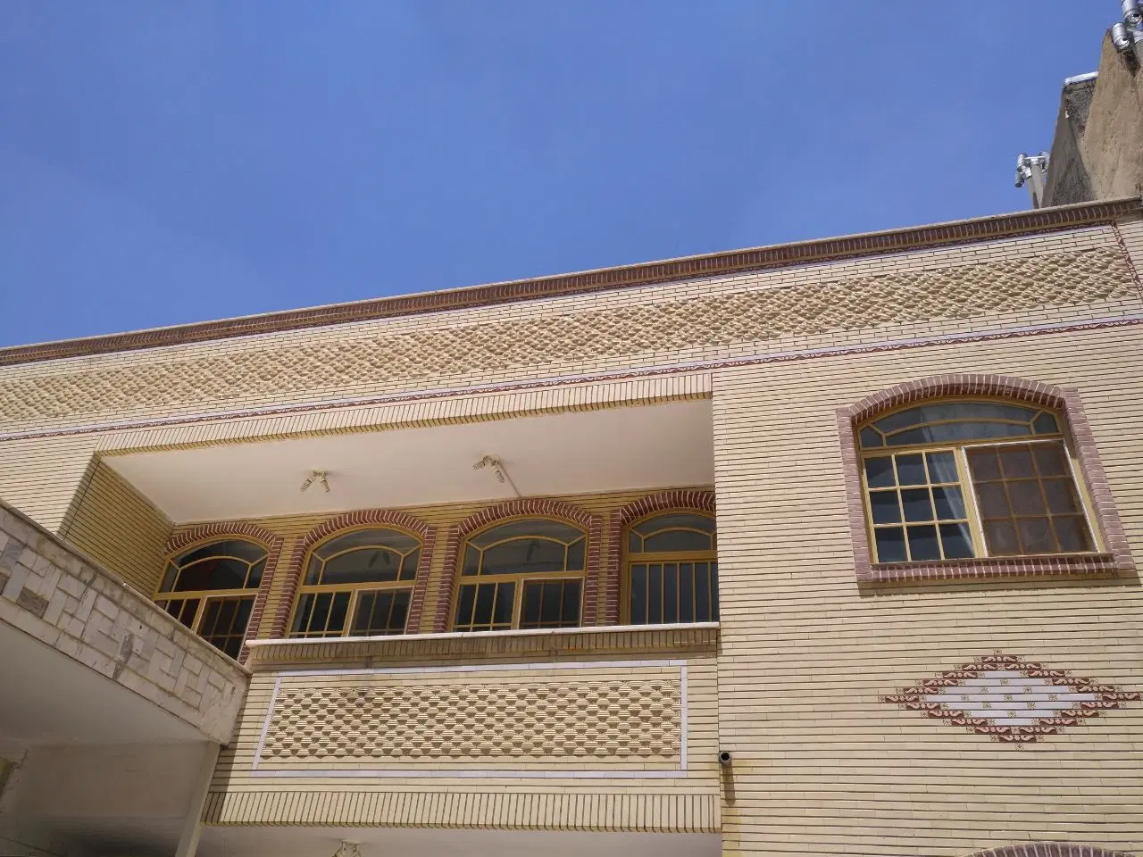 رهن و اجاره آپارتمان ۱۵۰ متری سده لنجان