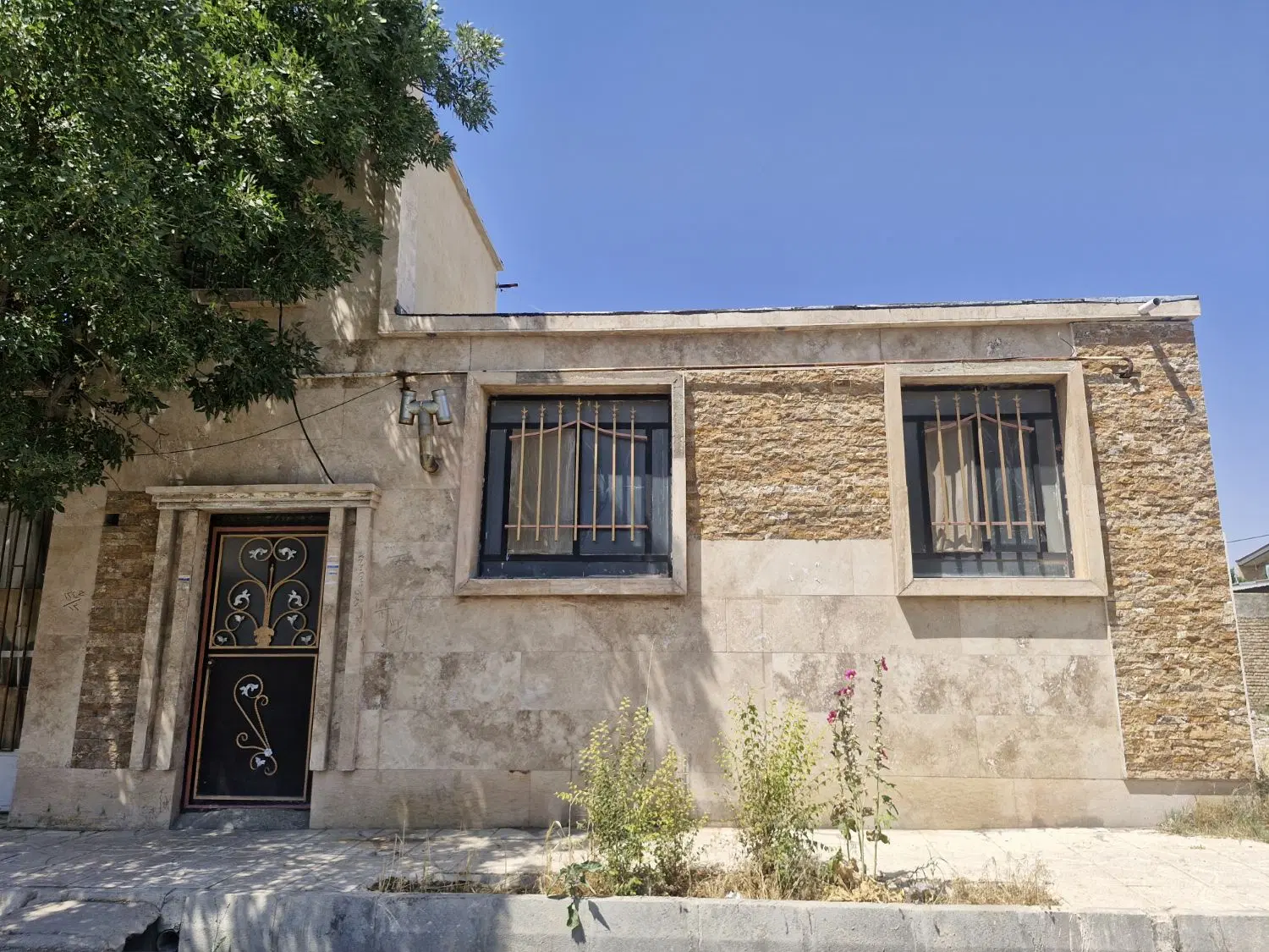 خانه ویلایی فروشی دربست اشترینان بر خیابان