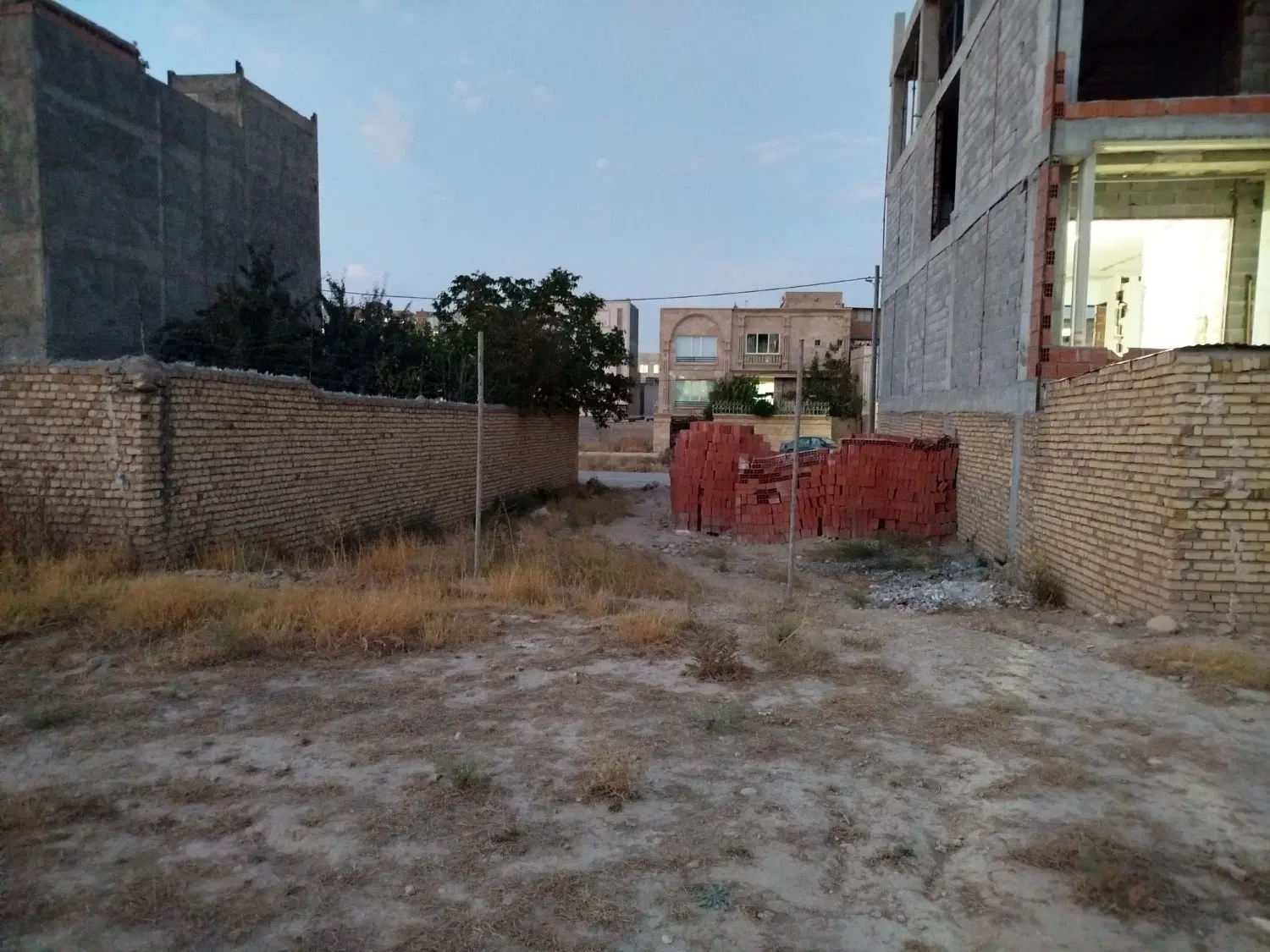 زمین ۲۲۰متر ملکش