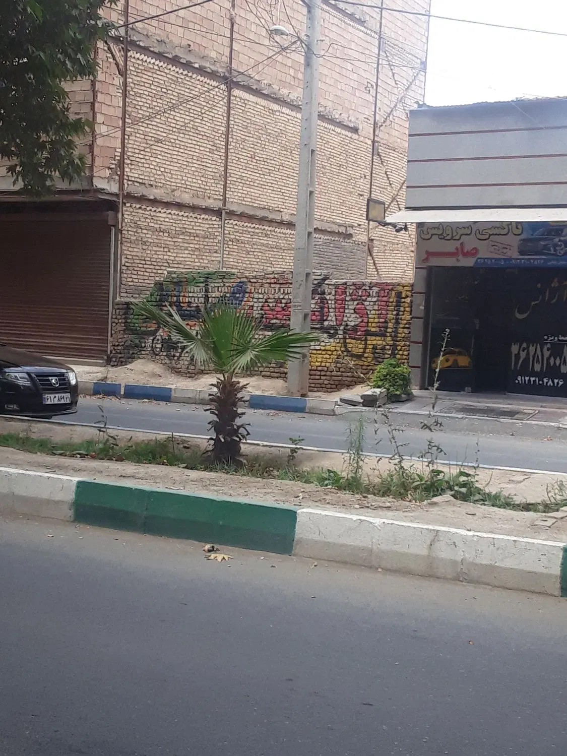 زمین مسکونی  ۱۲۶ متری  ۲کله بر خیابان اصلی