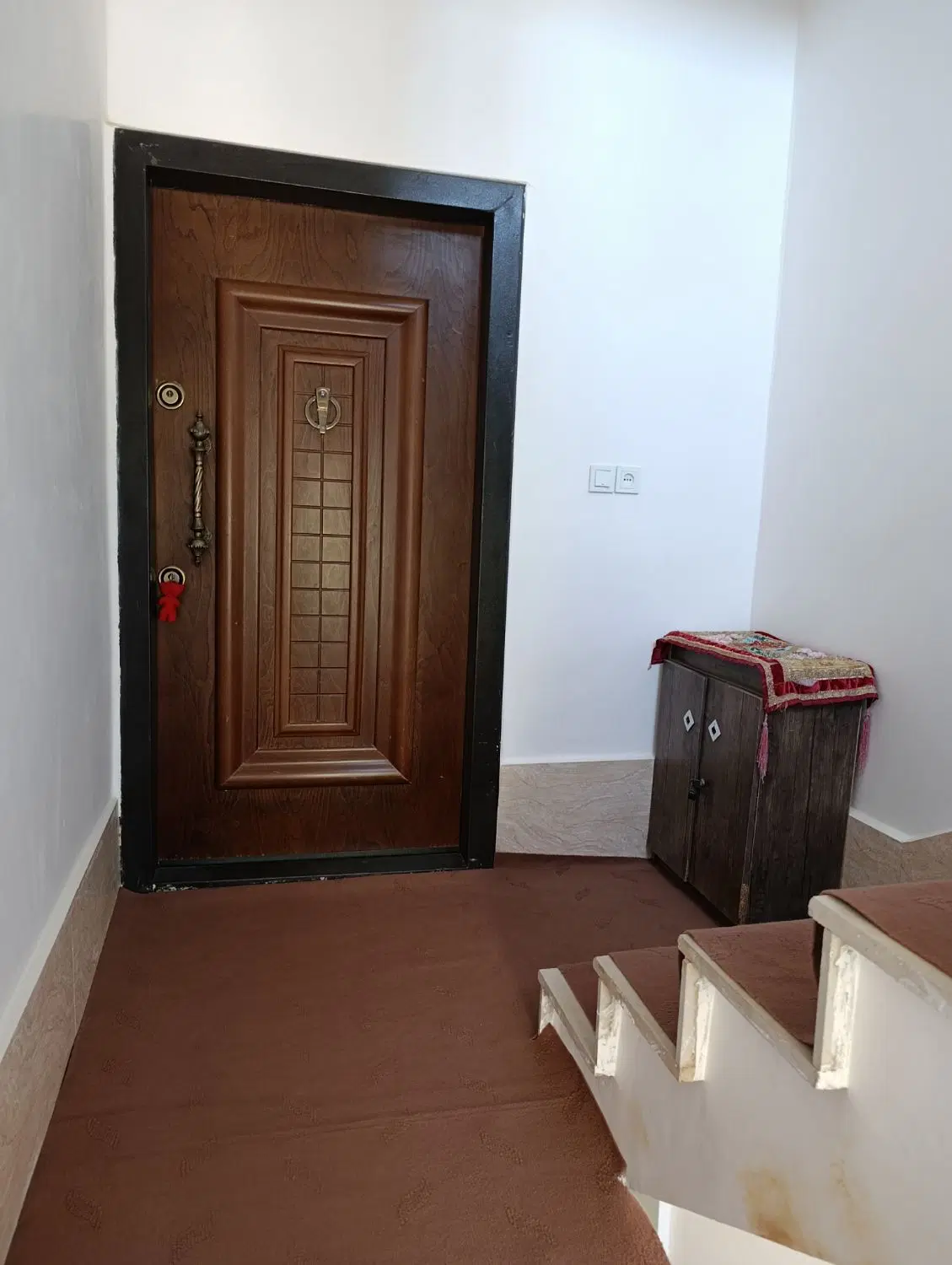 فروش منزل مسکونی دارای یک مغازه