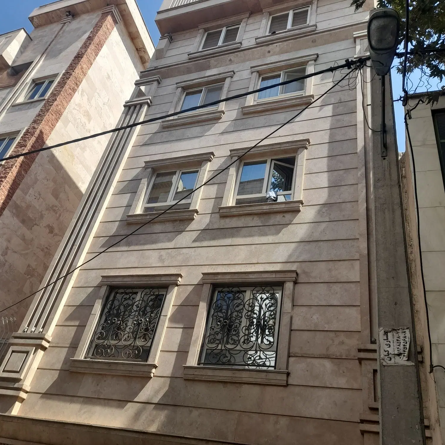 واحد ۷۰متری مختاری غربی نزدیک خیابان ولیعصر