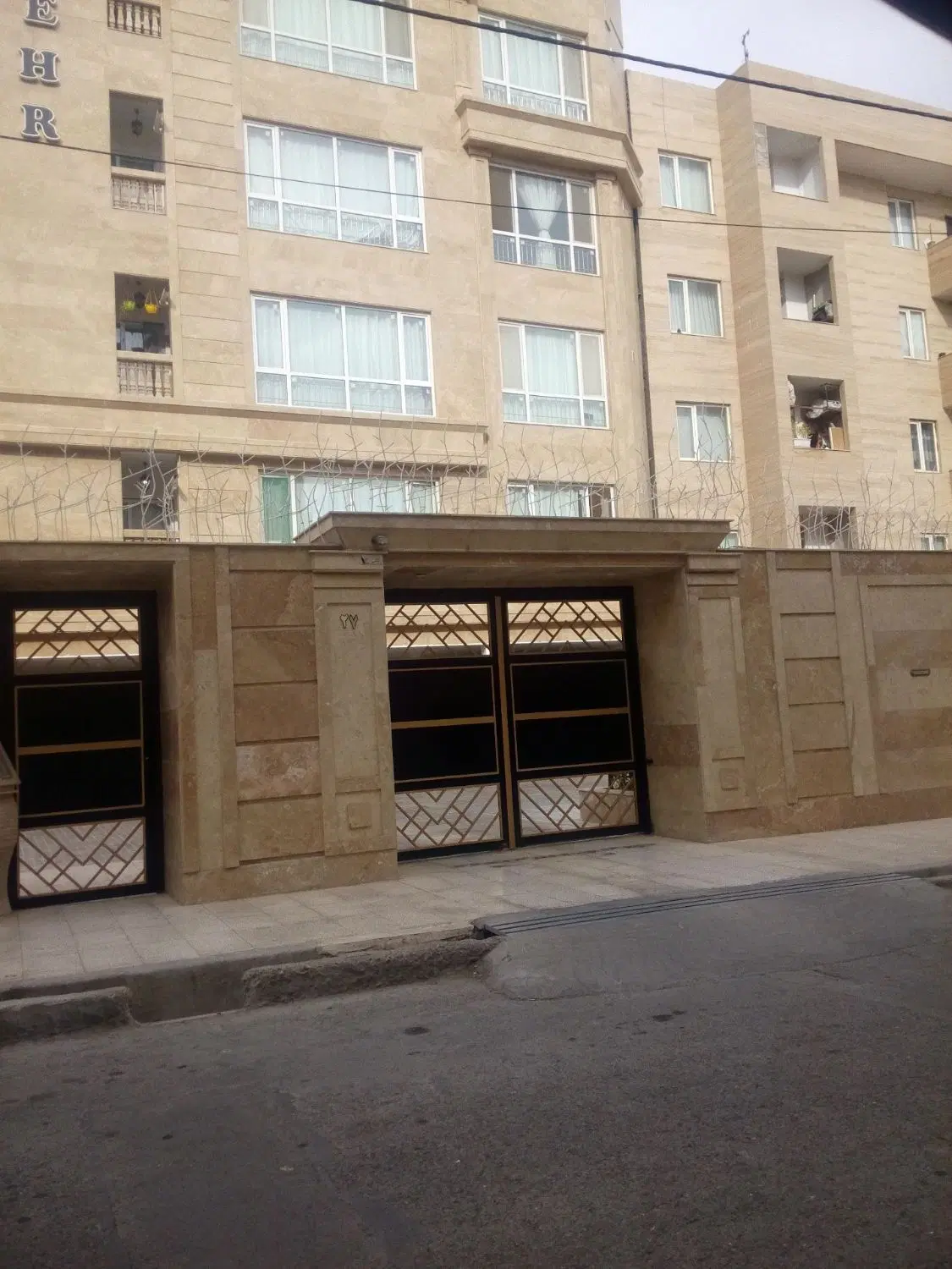 آپارتمان ۱۱۰ متری میثاق ۲۰ خسروی (برند)