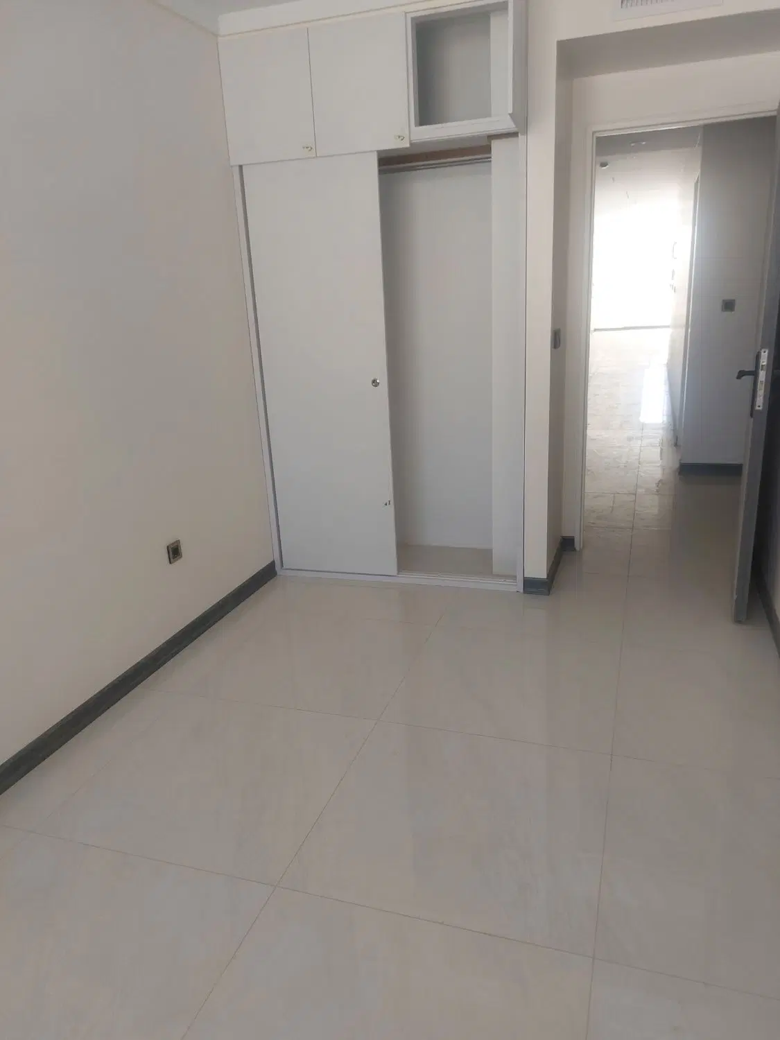 ۱۲۵مترآپارتمان نوساز۳خوابه خیابان کمیل غربی