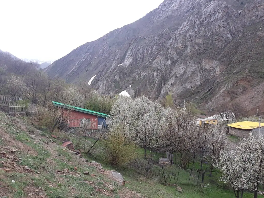 ۱۳۰ متر زمین سند شش دانگ عرصه و اعیان