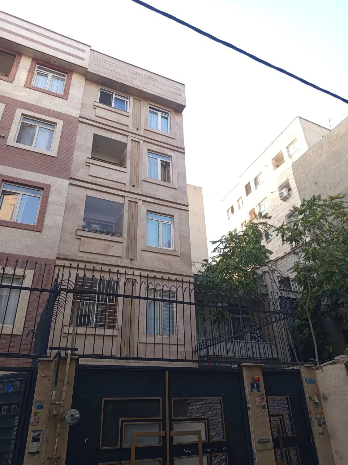 ملک ۱۱۴متری با ۴۰متر تجاری