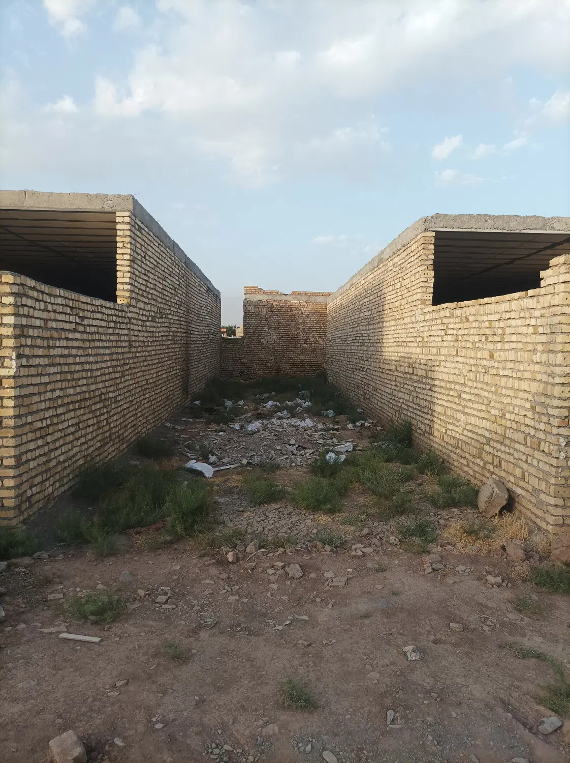 زمین استقلال ۲۷