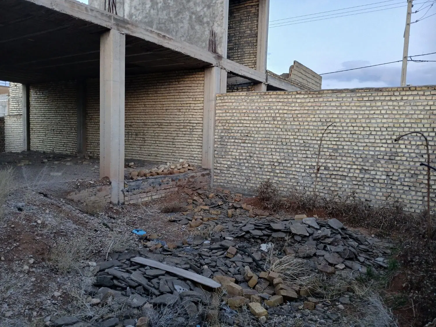 ویلایی نیمه کاره در شهر مجلسی