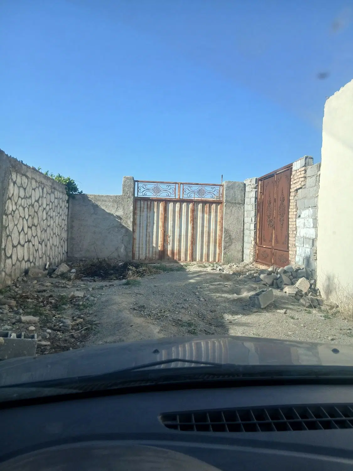 چهاردیواری ۶۰۰ متر