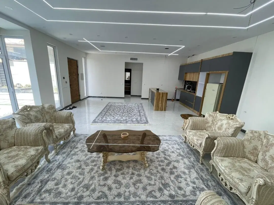 ویلا مدرن استخر چهارفصل در چهارباغ سلطان اباد