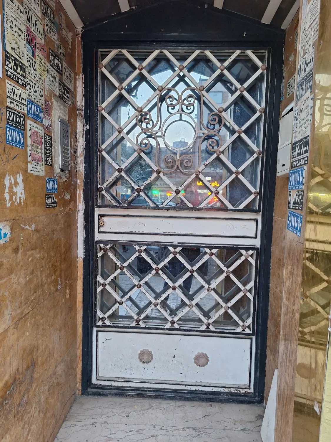 فروش آپارتمان ۱۰۰ متری ابتدای ایران زمین