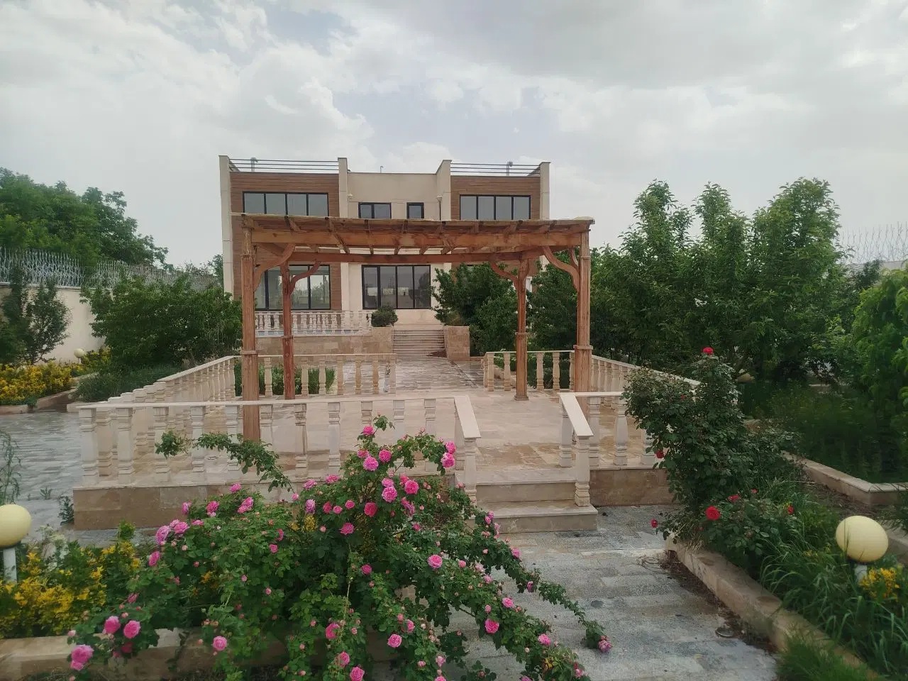 ویلای دلنشین در کرج چهارباغ