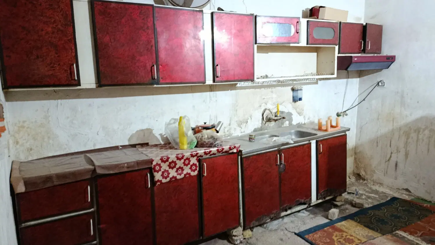 یک خانه بزرگ اجاره‌ای در کرباسک مجهز به آب و برق