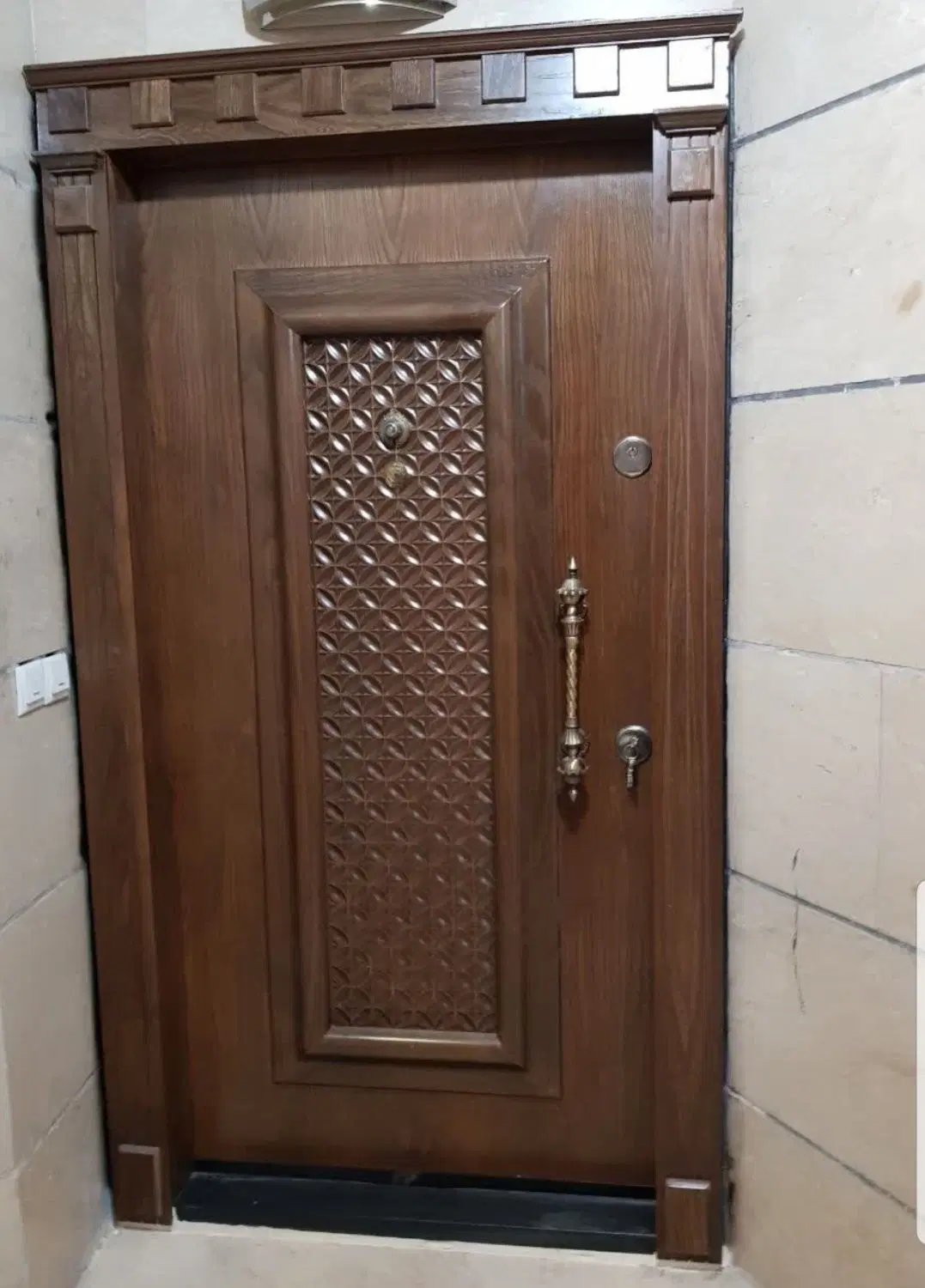 فروش دفتر کار بر هشت بهشت غربی