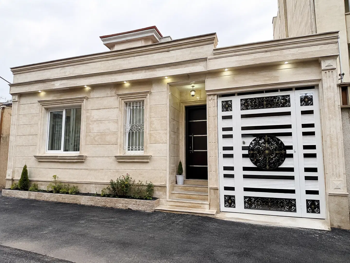 فروش مسکونی طبقه بالا حمیدیان