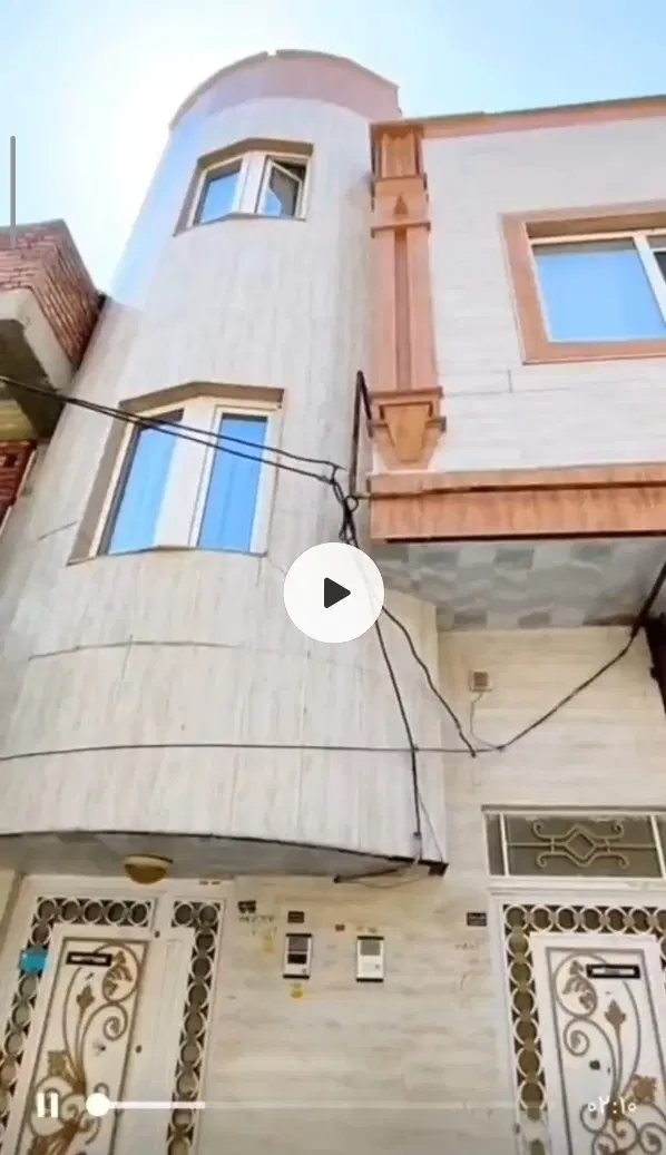 فروش دو طبقه مسکونی واقع در شهرک ۱۱ گولان