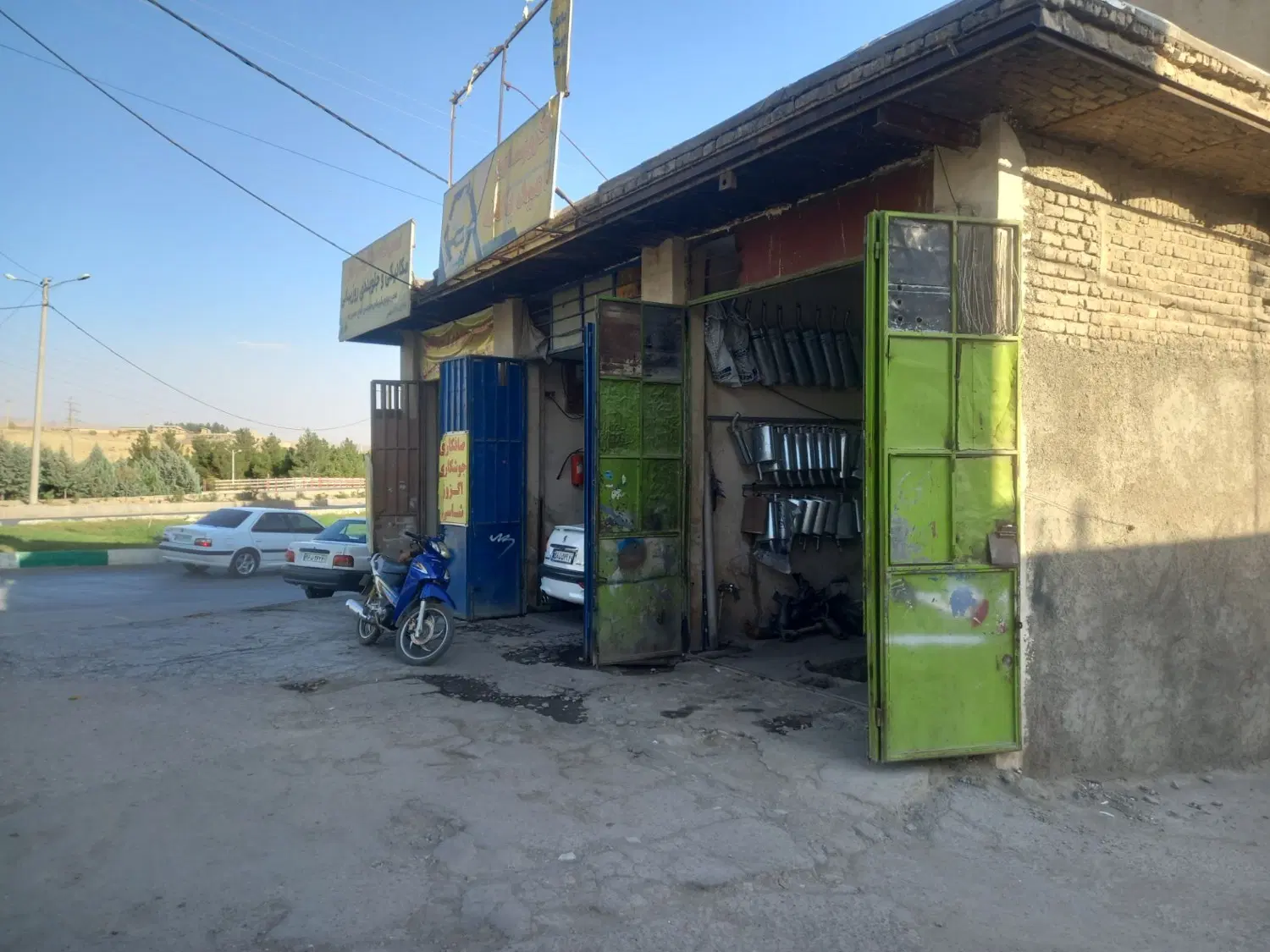 فروش ۳ باب مغازه تجاری بر خیابان، کنارهم در بروجرد