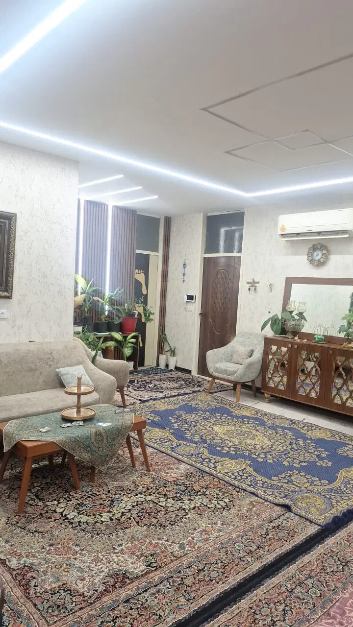 خانه دو طبقه سر نبش