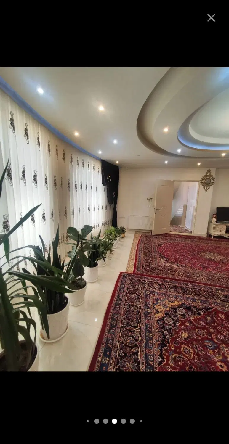 حیاط دو طبقه ۳۲۵ متری مغازه دار در ایلخچی