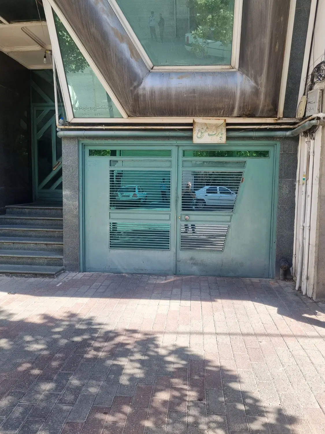 اجاره پارکنیگ برای یک دستگاه خودرو می باشد.