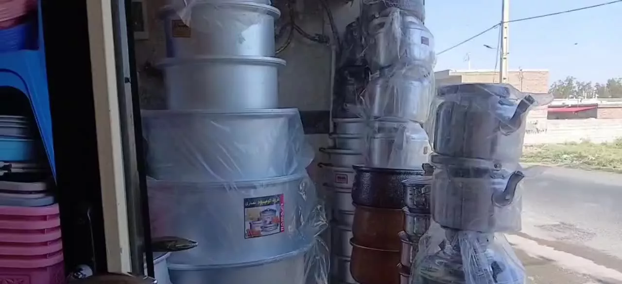مغازه ۳۰متری دارای اب برق گاز