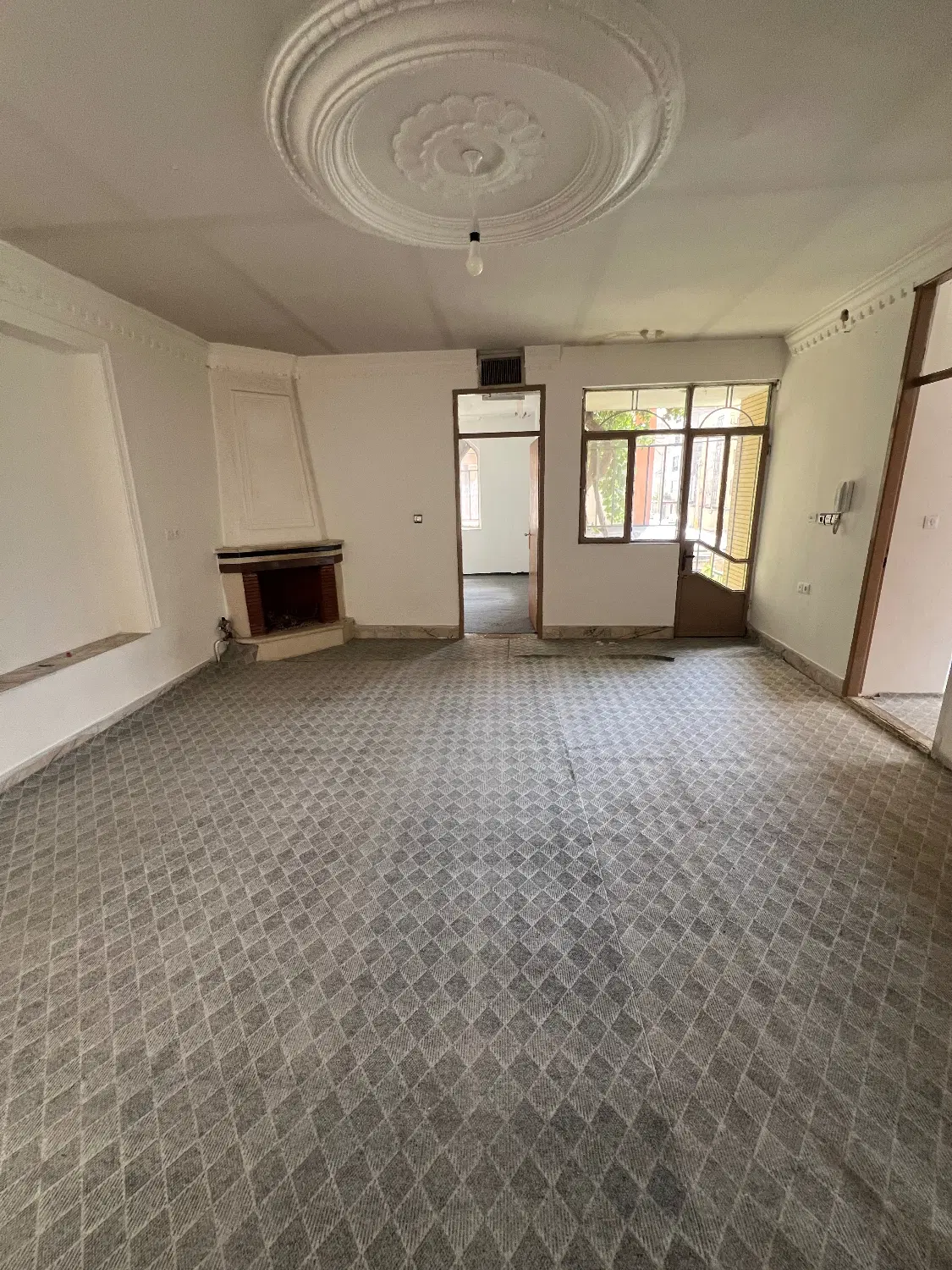 آپارتمان۱۲۰متری تک واحدی میرزاکوچک خان