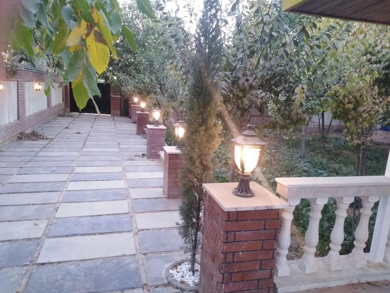 ویلا باغ شیک و دنج یک ساعت فاصله تا تهران