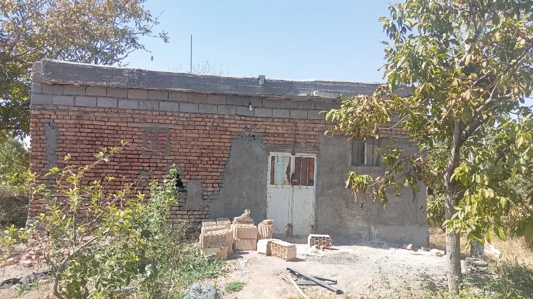 زمین و باغ