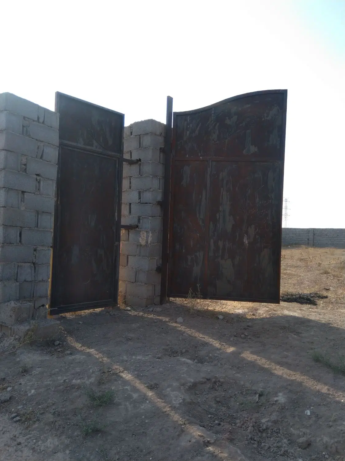 زمین دور دیوار ،دهشک