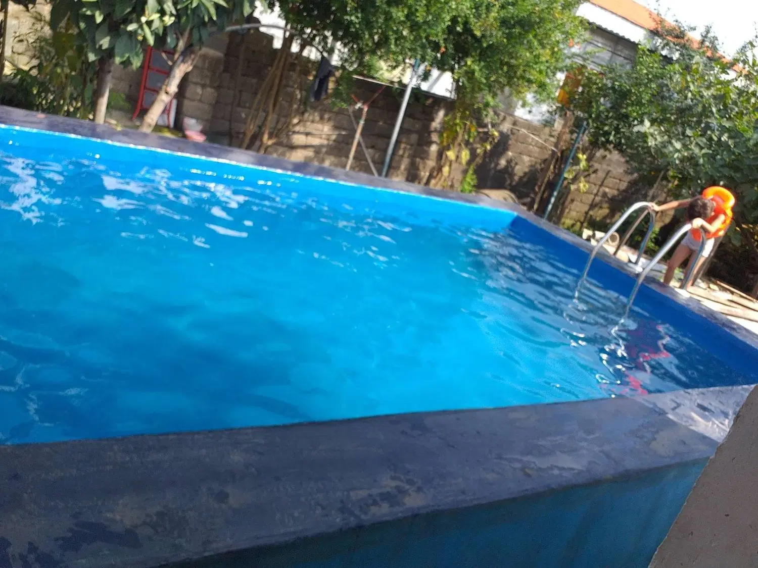 ملک ۳۳۵ متر بر ۱۶