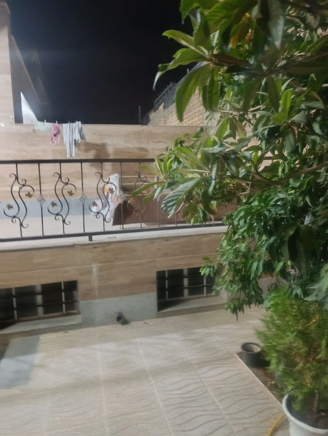 فروش واحد یک طبقه به همراه یک سویت