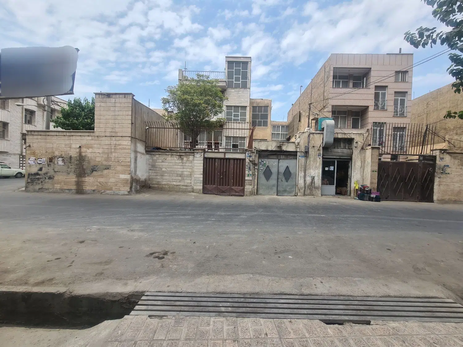 حیاط ویلایی120متری با13متر تجاری