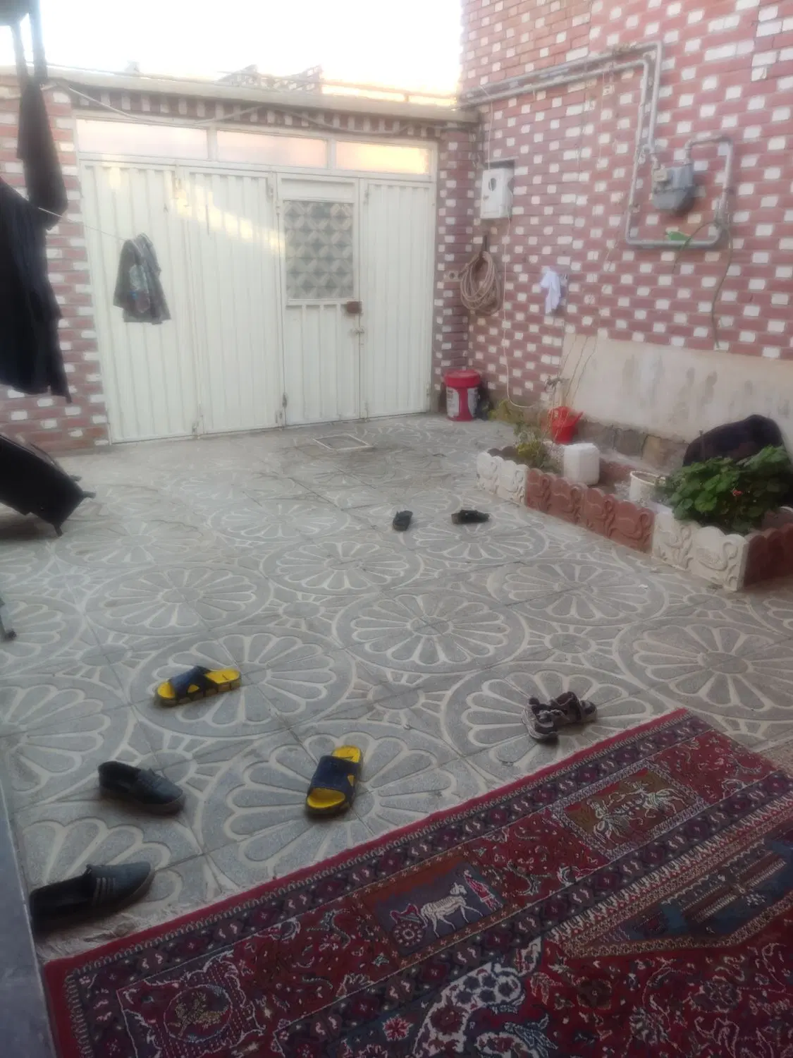 حیاط در شهرک شهید بهشتی سنتو