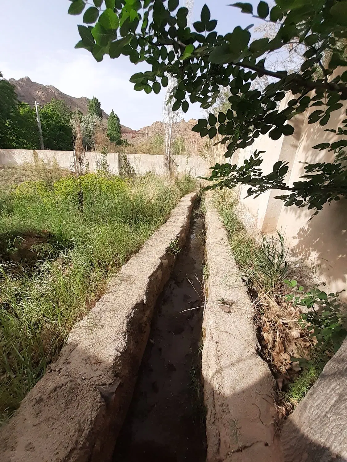 زمین در جوار رودخانه
