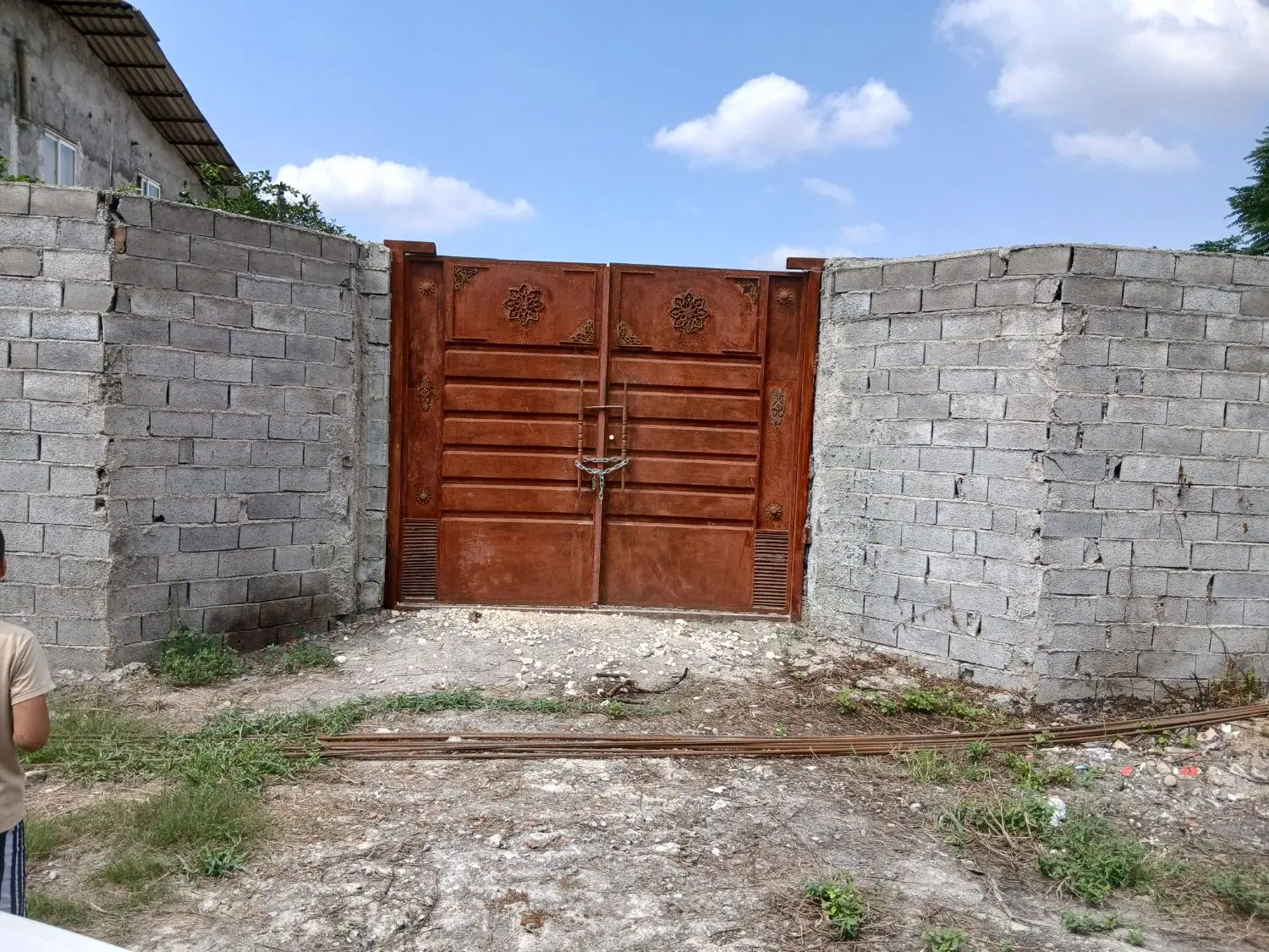 یه قطعه زمین به متراژ 352متر دوردیوارکشی