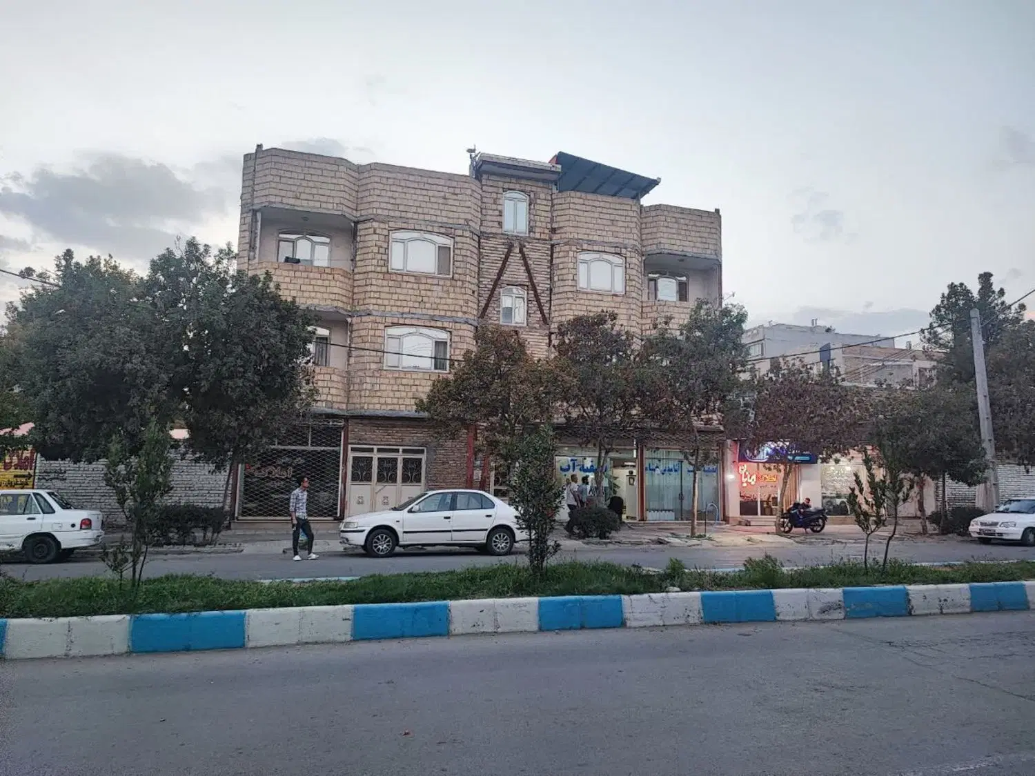 فروش و تهاتر ساختمان مسکونی تجاری در شیروان
