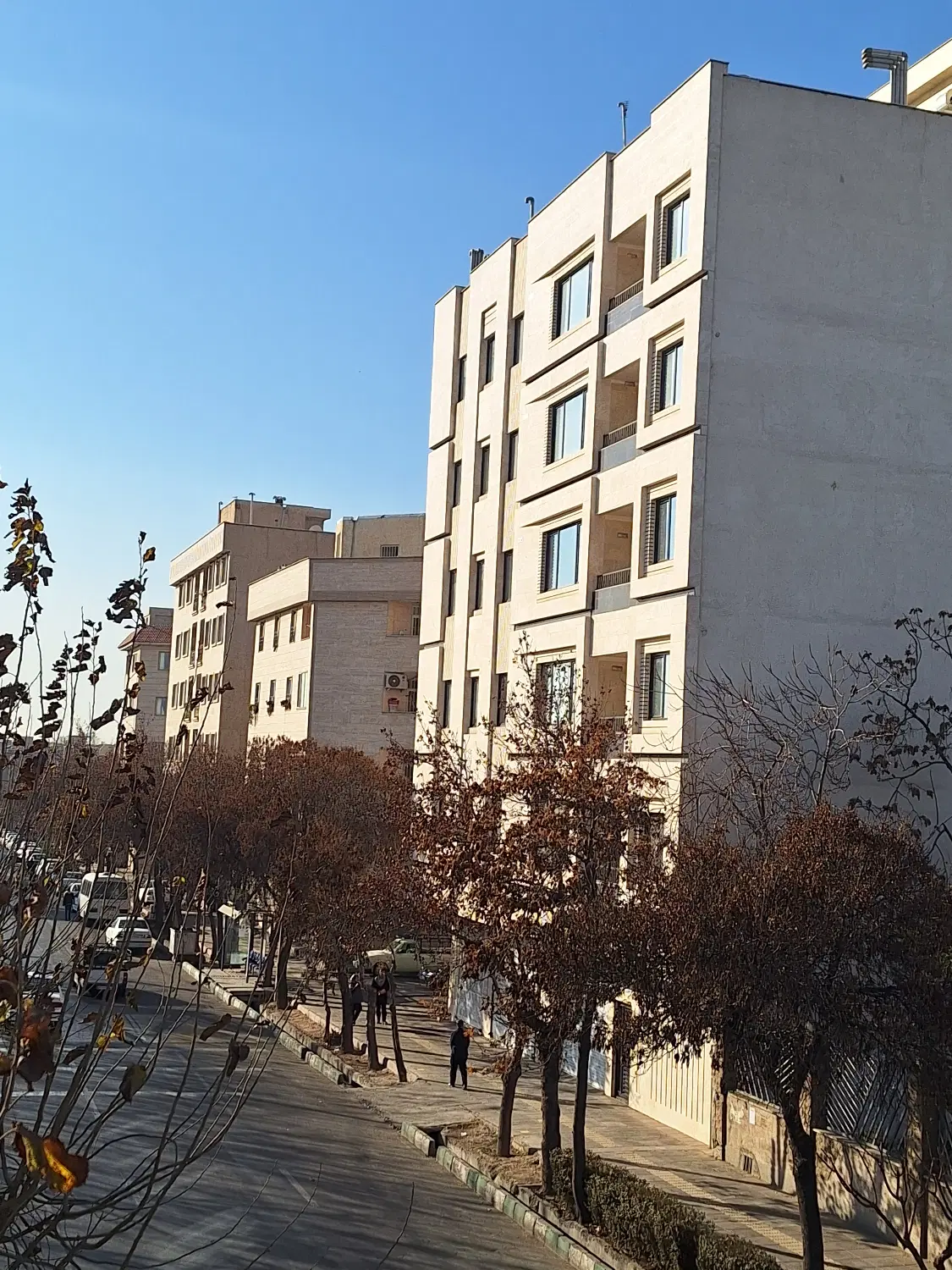۹۵ متر آپارتمان نوساز واقع در شهرک نمونه
