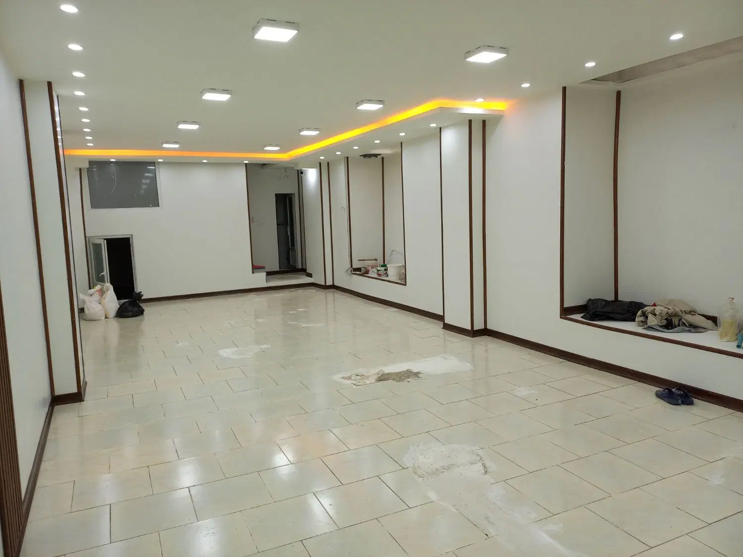 ۷۰ مترمربع مغازه به انضمام ۸۰ مترمربع انباری تجاری
