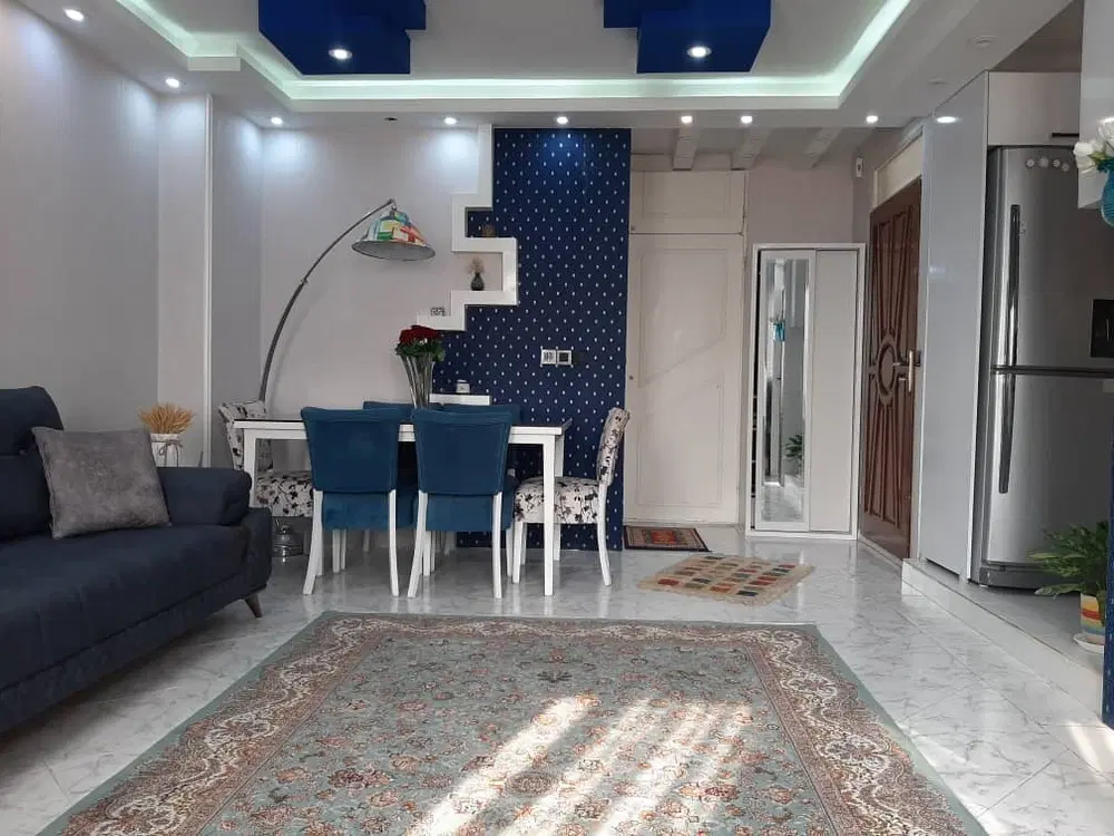 آپارتمان خوش نقشه و پر نور