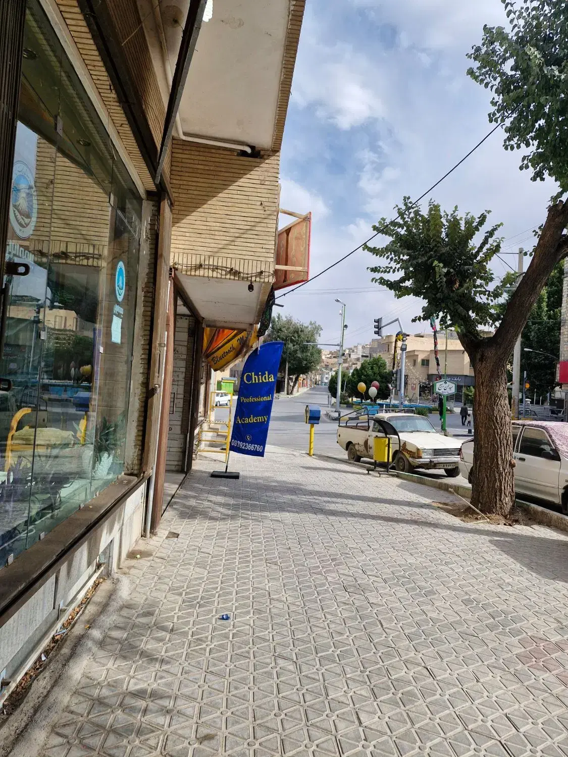 فروش ساختمان تجاری_۵۷۰ متر _بر فلکه اصلی باغبادران
