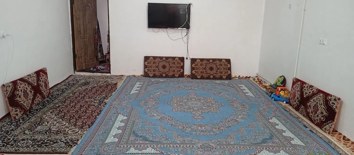 ساختمان ویلایی در حسین آباد