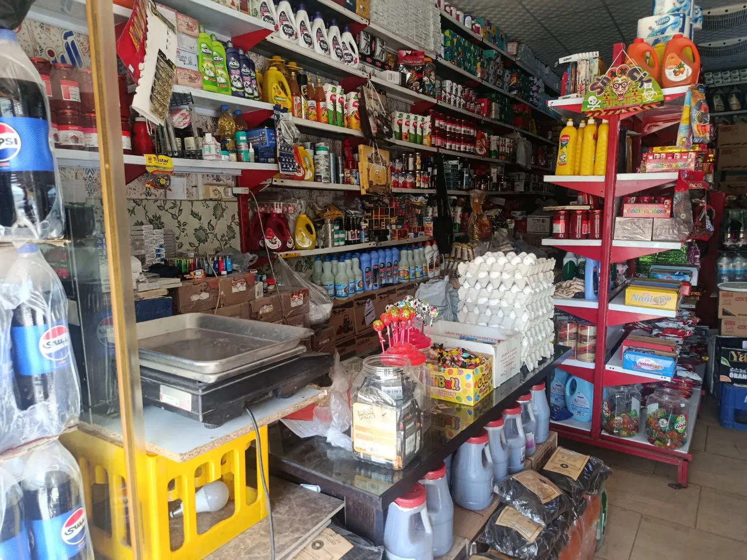 دو باب مغازه یک باب گوشی فروشی و یک باب سوپر مارکت