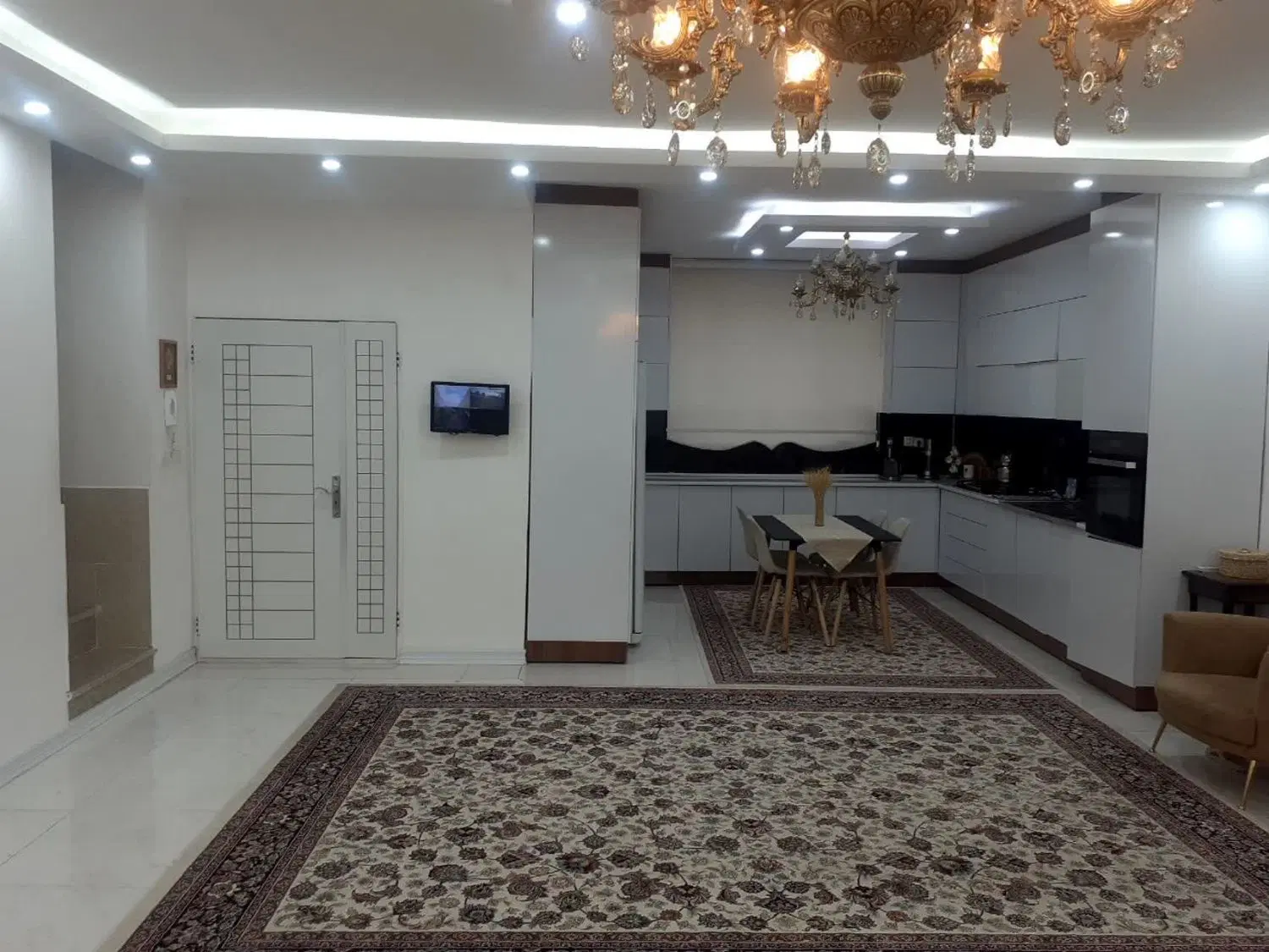 رهن واجاره خانه ویلایی شیک درشهرک ولیعصر