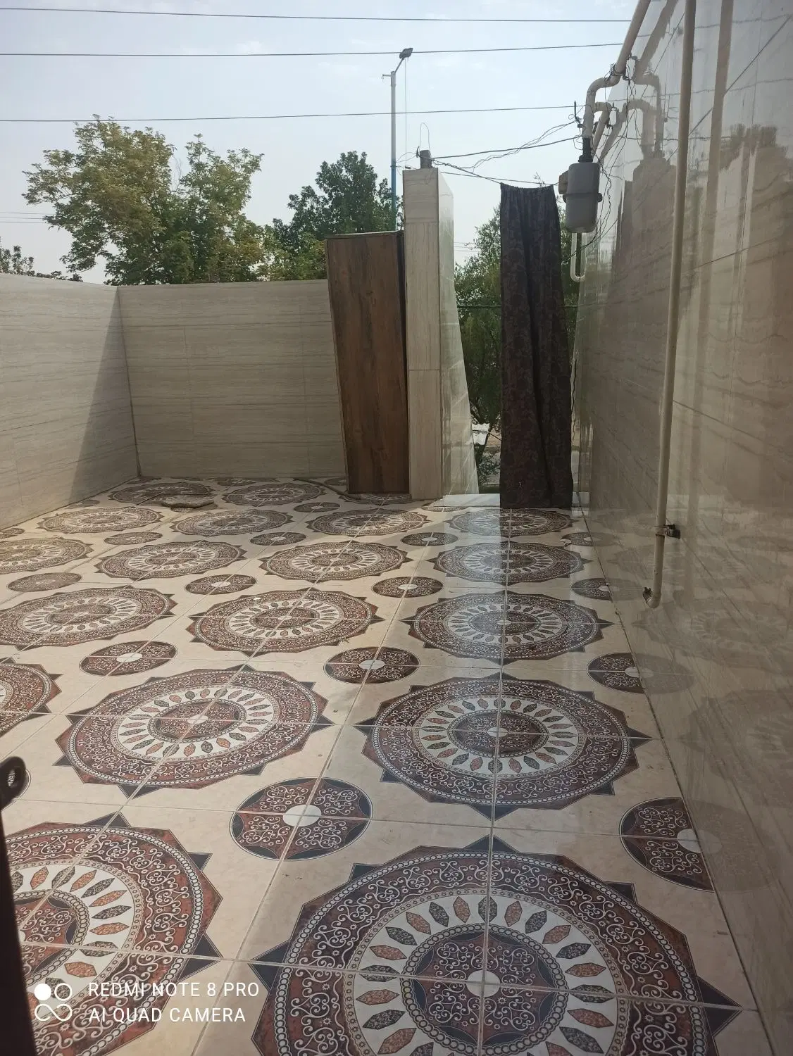 طبقه بالا کوی لور بلوار 22بهمن نبش خ شریعتی