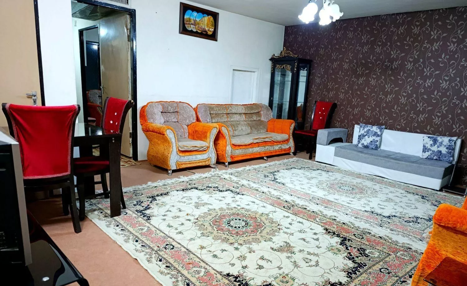 اجاره واحد بزرگ مبله سه خوابه و پارکینگ دار