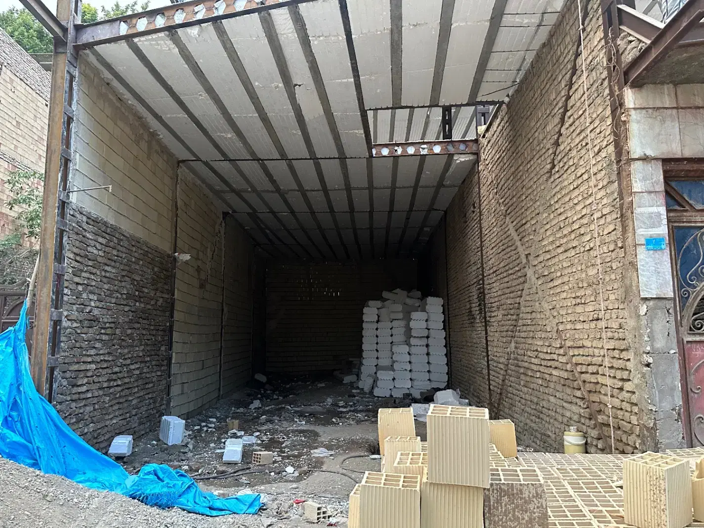 ۱۲۵ متر مغازه تجاری اجاره داده میشود