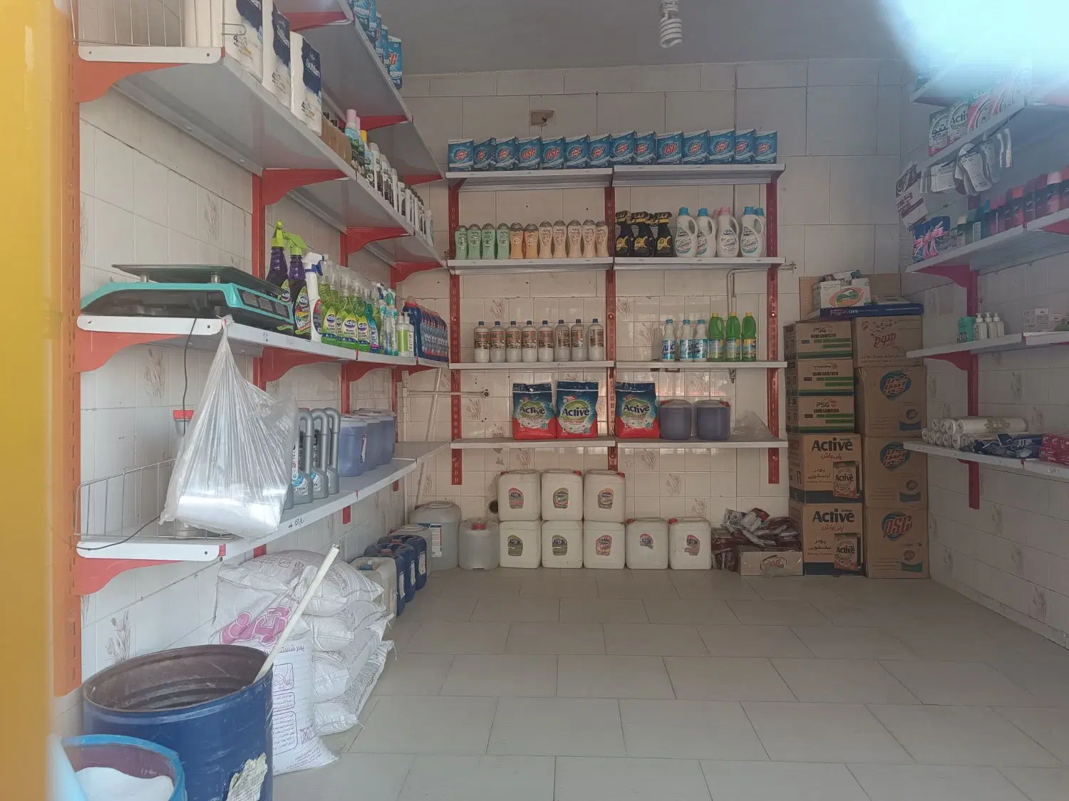 فروش مغازه 20 متری خ زینبیه ( بر خ مفتح )