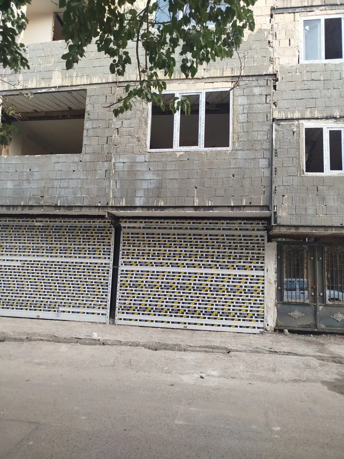 اپارتمان سفتکاری نیمه ساز